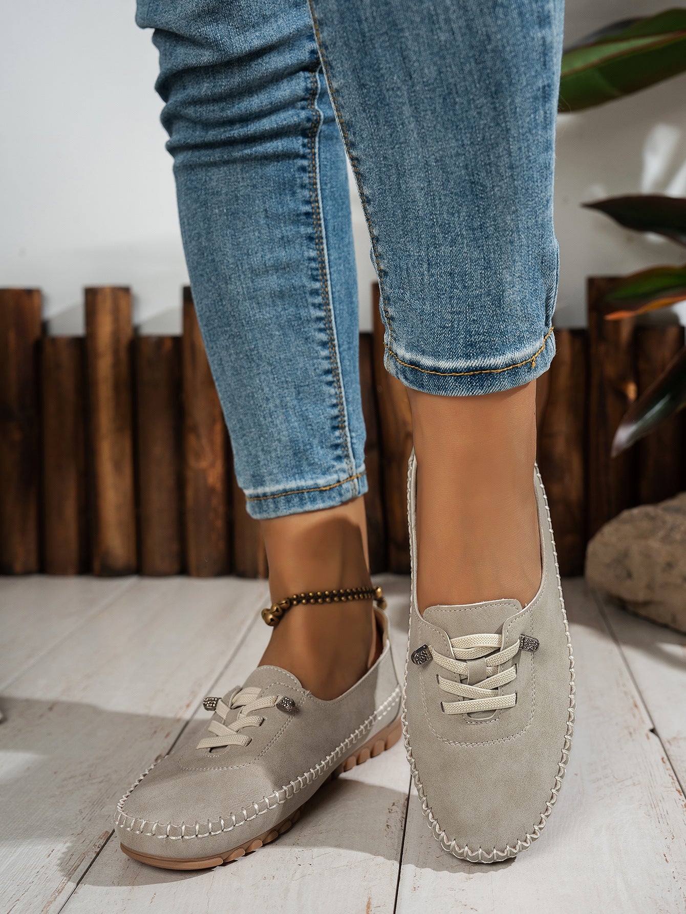 Scarpe ortopediche comode: dotate di supporto per l'arco plantare, alleviano il dolore; morbide e ammortizzanti.