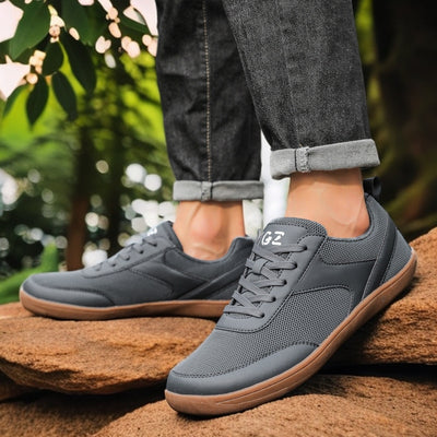 Scarpe sportive ortopediche a rete: dotate di supporto per l'arco plantare, alleviano il dolore; morbide e ammortizzanti.