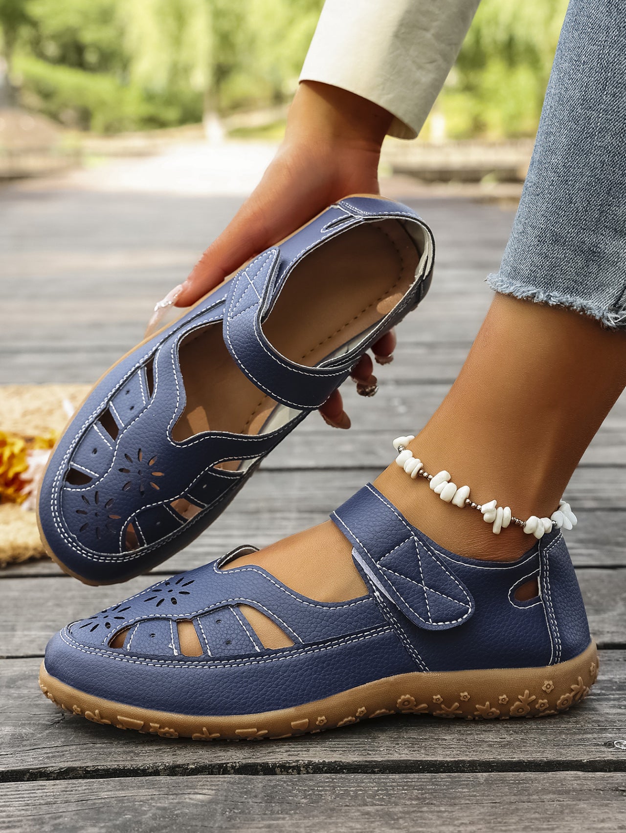 Sandali con protezione per le dita dei piedi: dotati di supporto per l'arco plantare, alleviano il dolore; leggeri e ammortizzanti.