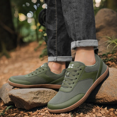 Scarpe sportive ortopediche a rete: dotate di supporto per l'arco plantare, alleviano il dolore; morbide e ammortizzanti.