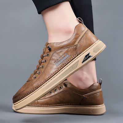 Scarpe ortopediche comode: cucite a mano, morbide e ammortizzate, con tomaia in pelle impermeabile.