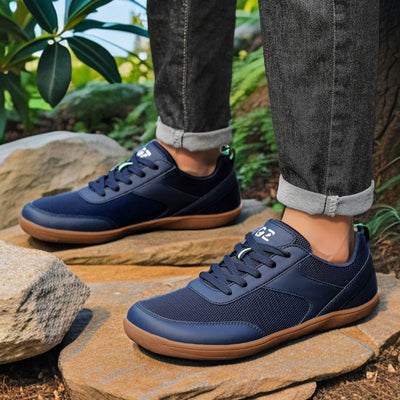 Scarpe sportive ortopediche a rete: dotate di supporto per l'arco plantare, alleviano il dolore; morbide e ammortizzanti.