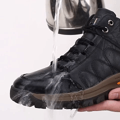 Scarpe ortopediche da lavoro: realizzate a mano in pelle di vacchetta italiana; con supporto per l'arco plantare; antiscivolo e resistenti.