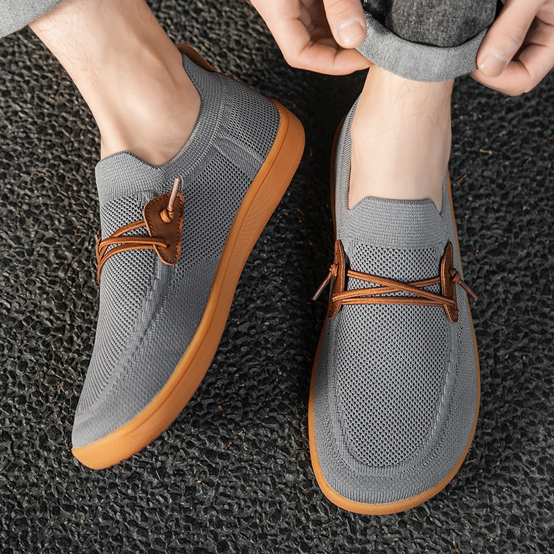Scarpe sportive ortopediche a rete: dotate di supporto per l'arco plantare, alleviano il dolore; morbide e ammortizzanti.