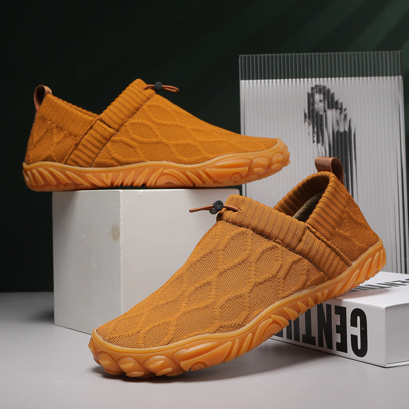 Scarpe sportive ortopediche con rete: dotate di supporto per l'arco plantare, alleviano il dolore; morbide e ammortizzanti.