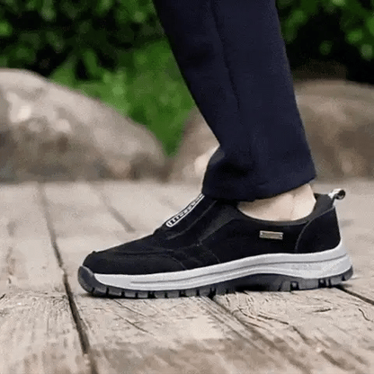 Scarpe ortopediche in morbida pelle scamosciata: morbide e confortevoli, con un ottimo sostegno - alleviano il dolore ai piedi.