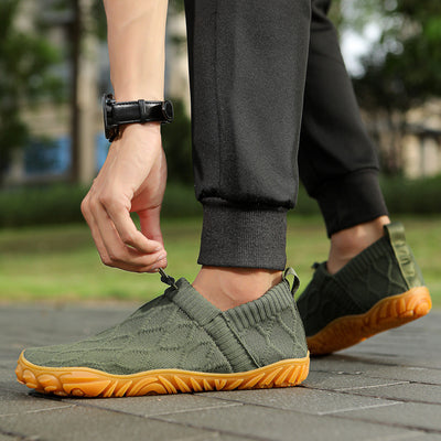 Scarpe sportive ortopediche con rete: dotate di supporto per l'arco plantare, alleviano il dolore; morbide e ammortizzanti.
