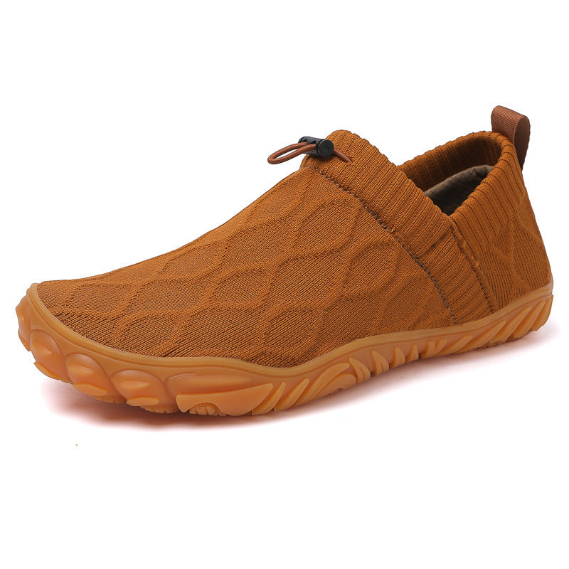 Scarpe sportive ortopediche con rete: dotate di supporto per l'arco plantare, alleviano il dolore; morbide e ammortizzanti.