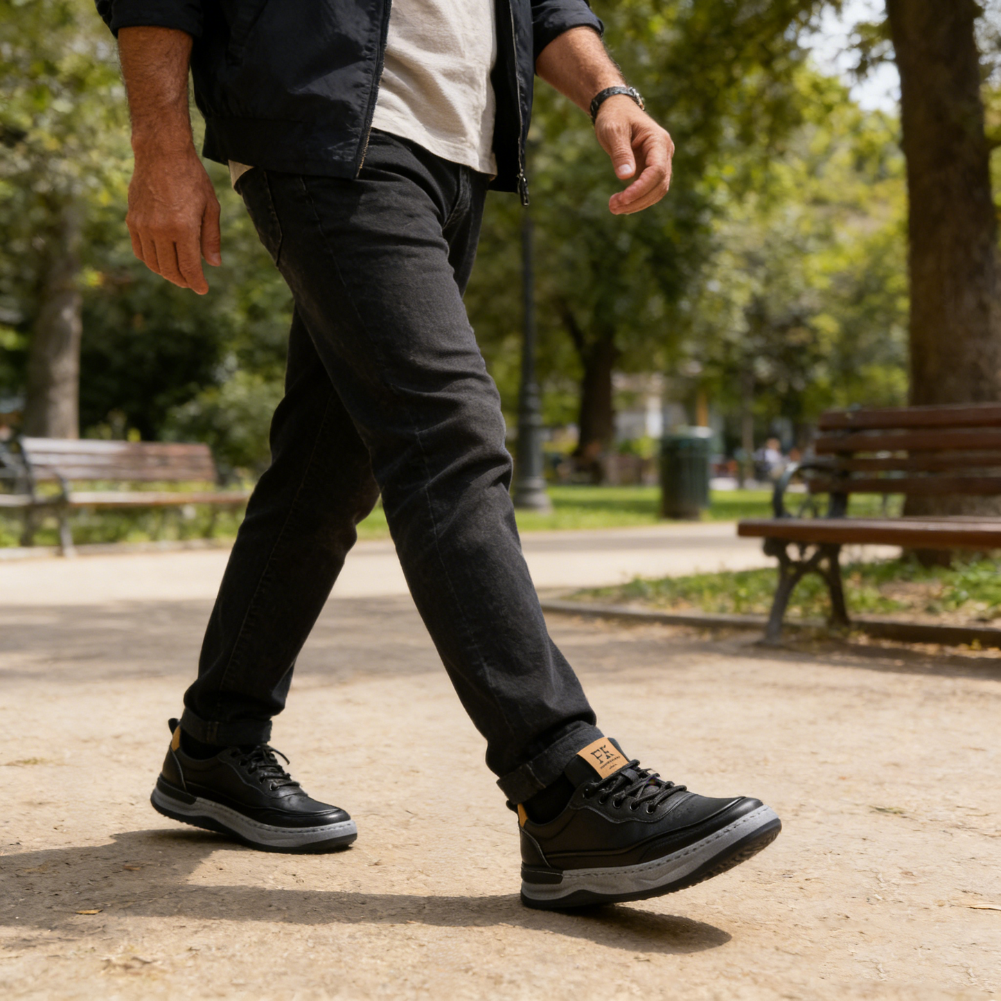 Scarpe ortopediche comode: dotate di supporto per l'arco plantare, alleviano il dolore; morbide e ammortizzanti.