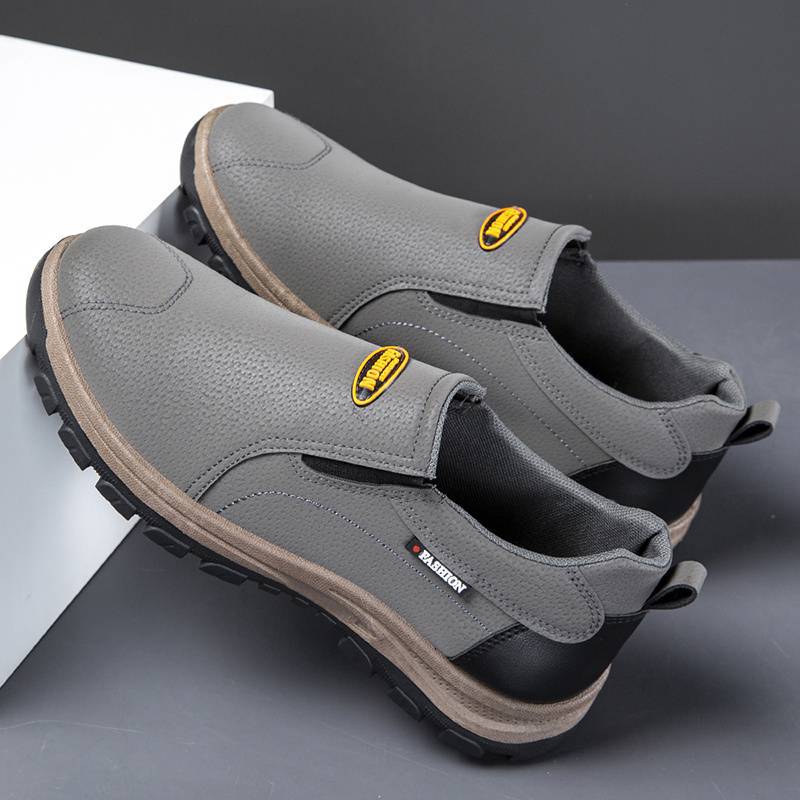 Comode scarpe ortopediche in pelle scamosciata: con supporto per l'arco plantare, alleviano il dolore, sono antiscivolo e ammortizzanti.