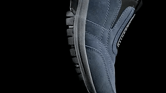 Scarpe ortopediche in morbida pelle scamosciata: morbide e confortevoli, con un ottimo sostegno - alleviano il dolore ai piedi.