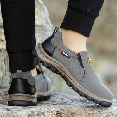 Comode scarpe ortopediche in pelle scamosciata: con supporto per l'arco plantare, alleviano il dolore, sono antiscivolo e ammortizzanti.