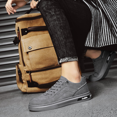 Scarpe ortopediche per il tempo libero: dotate di supporto per l'arco plantare, alleviano il dolore; leggere e ammortizzanti.