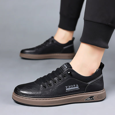Scarpe ortopediche comode: cucite a mano, morbide e ammortizzate, con tomaia in pelle impermeabile.