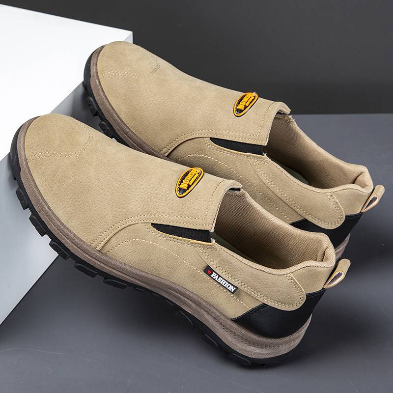 Comode scarpe ortopediche in pelle scamosciata: con supporto per l'arco plantare, alleviano il dolore, sono antiscivolo e ammortizzanti.