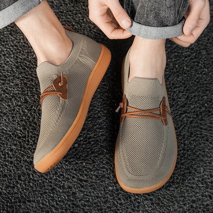 Scarpe sportive ortopediche a rete: dotate di supporto per l'arco plantare, alleviano il dolore; morbide e ammortizzanti.