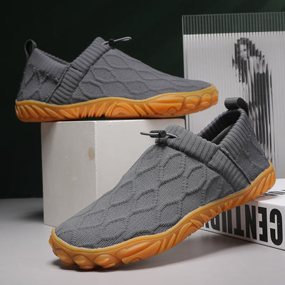 Scarpe sportive ortopediche con rete: dotate di supporto per l'arco plantare, alleviano il dolore; morbide e ammortizzanti.
