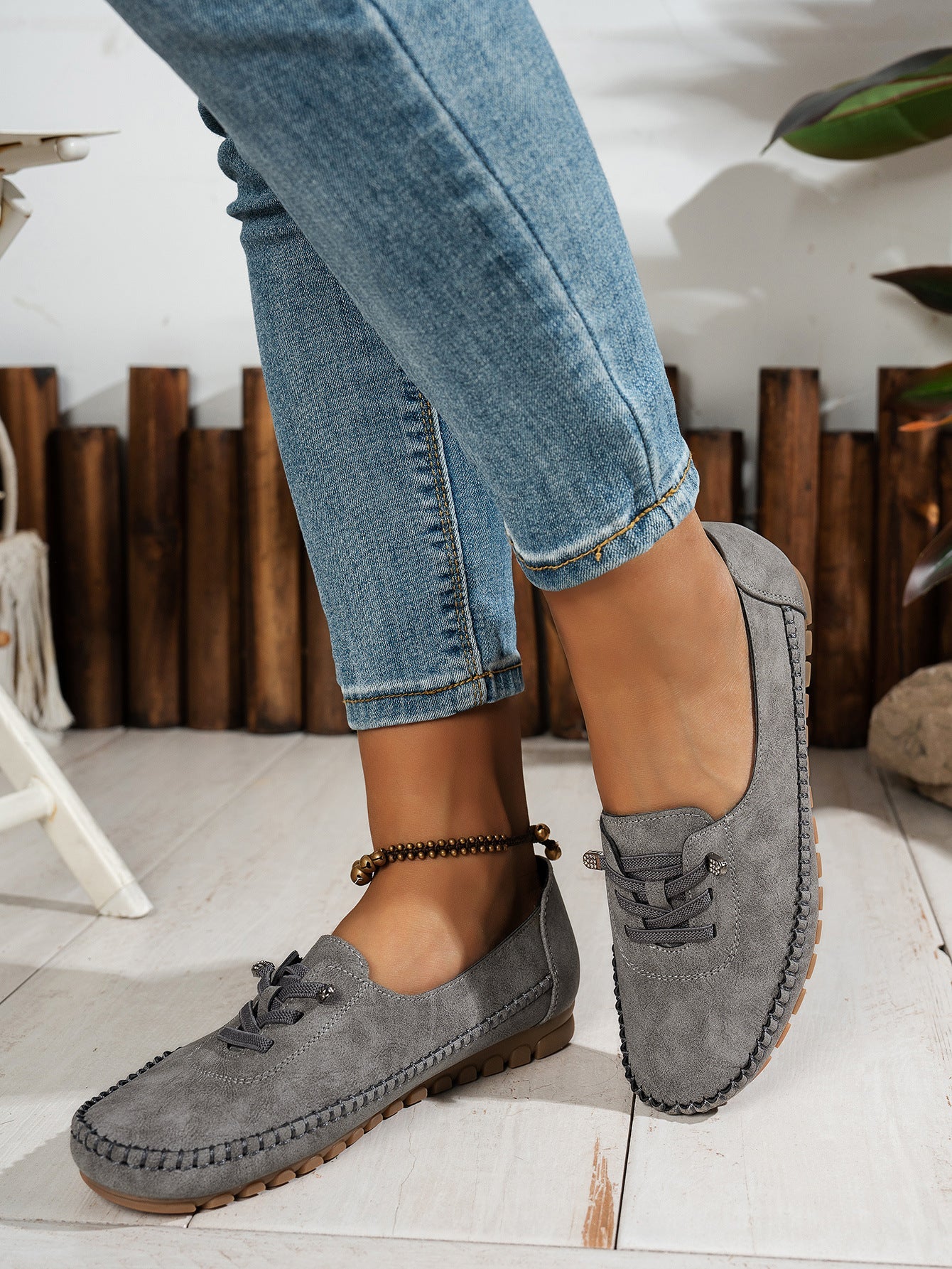 Scarpe ortopediche comode: dotate di supporto per l'arco plantare, alleviano il dolore; morbide e ammortizzanti.