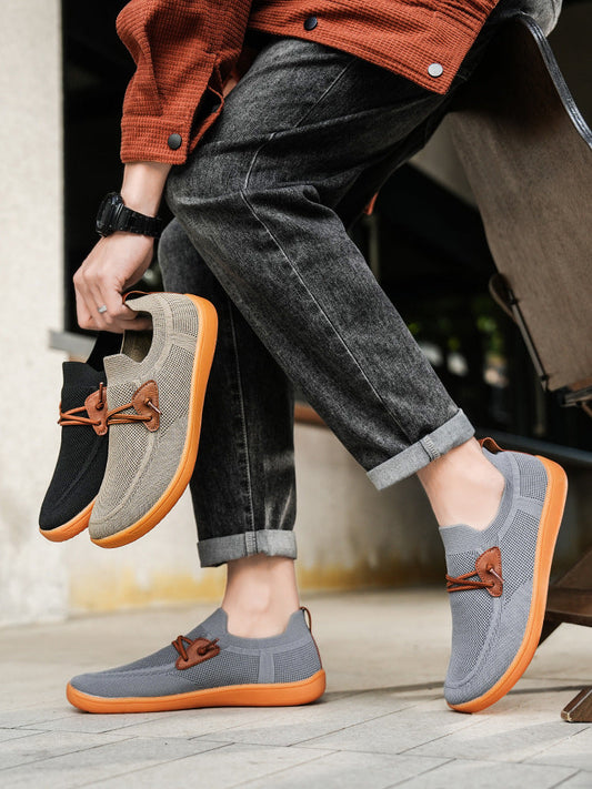 Scarpe sportive ortopediche a rete: dotate di supporto per l'arco plantare, alleviano il dolore; morbide e ammortizzanti.